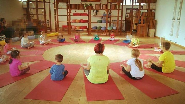 Yoga Savitri - bambini.jpg